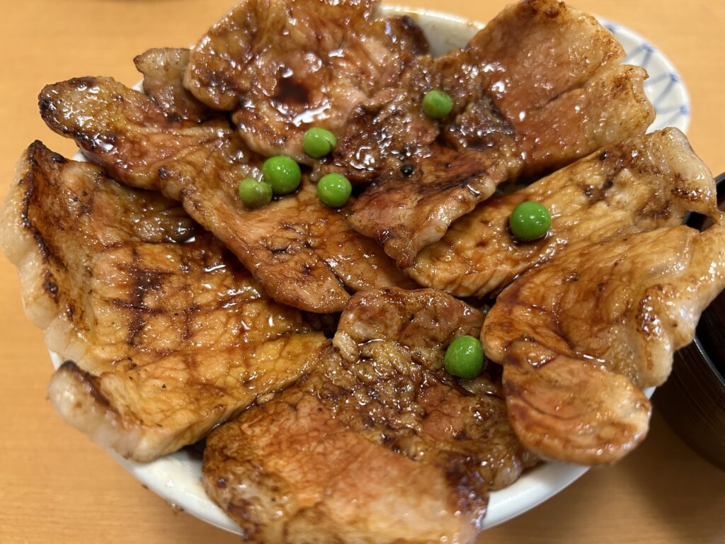 読者に美味しい豚丼の実物をお見せする